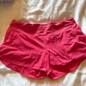 Lululemon Speed Up Mid Rise Lined Short 4”. Colour Lip Gloss.